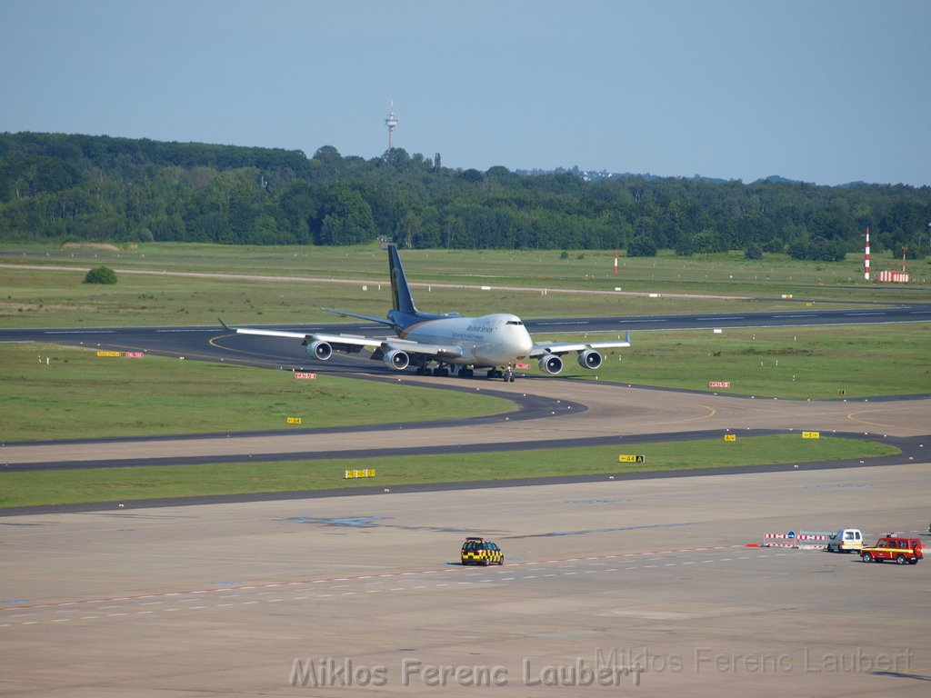 Lufthansa Airbus A 380 zu Besuch Flughafen Koeln Bonn P065.JPG